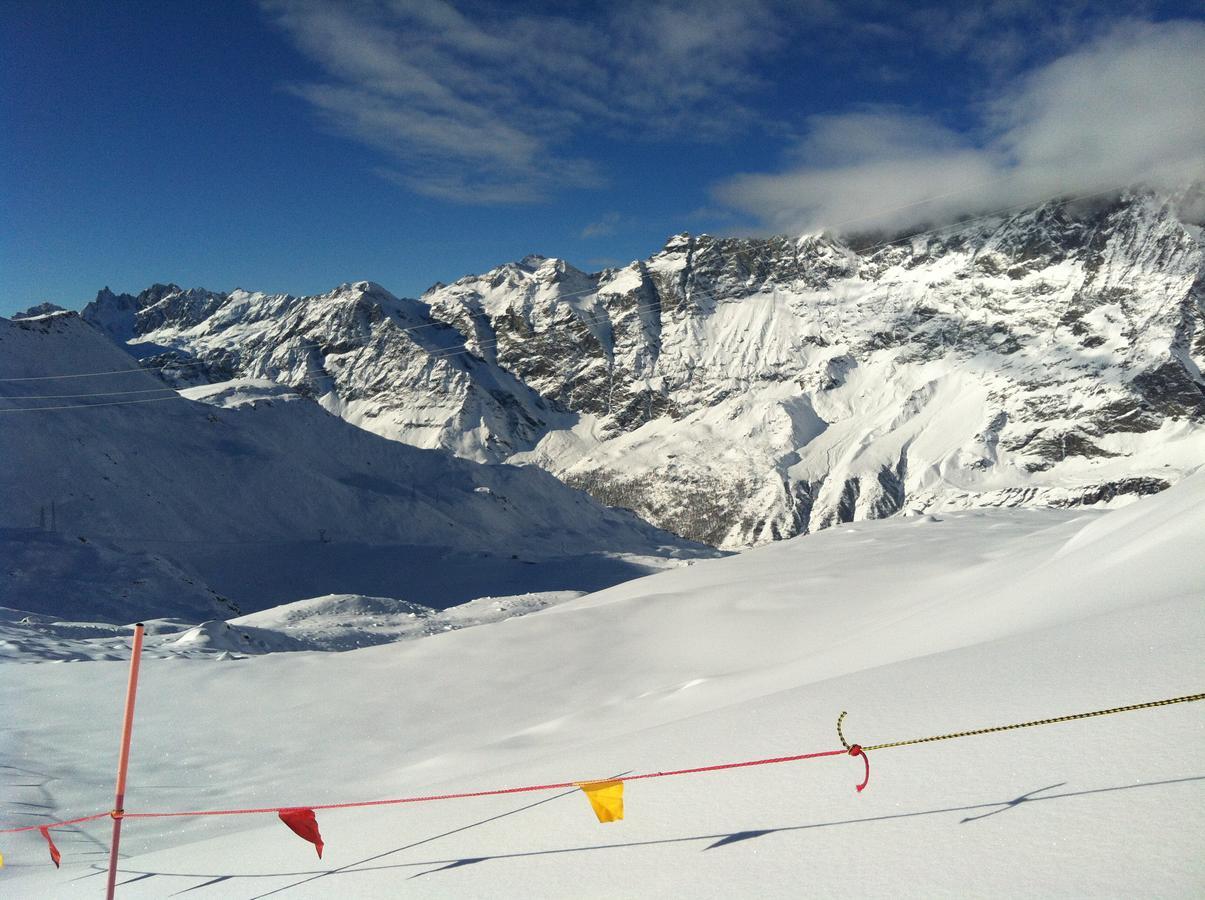 Aux Pieds du Roi - Suite&Spa Breuil-Cervinia Extérieur photo
